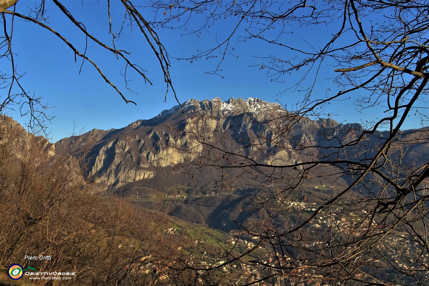 70 Il Resegone nella calda luce del tardo pomeriggio.JPG